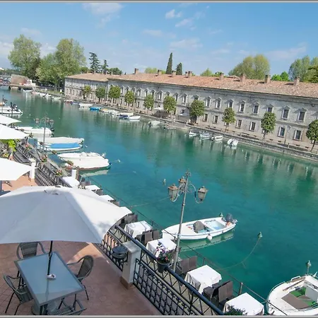 Fiori Sull'acqua Peschiera del Garda