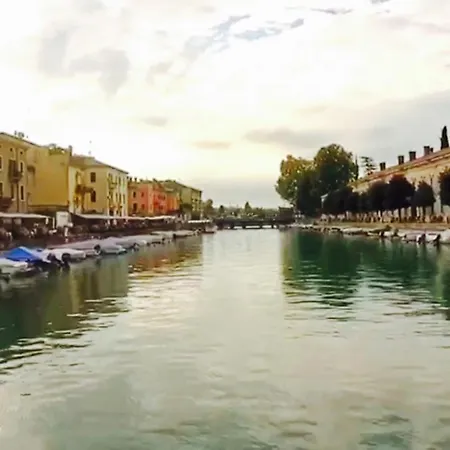 Fiori Sull'acqua Peschiera del Garda