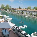 Fiori Sull'acqua Peschiera del Garda