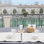 Fiori Sull'acqua Peschiera del Garda