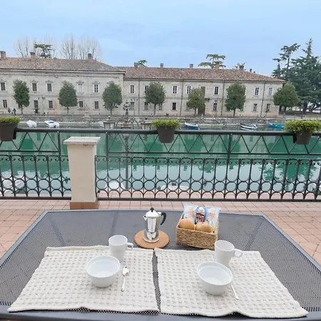 Fiori Sull'acqua * Peschiera del Garda