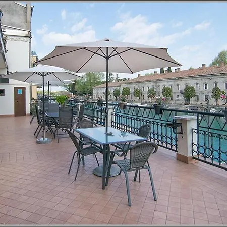 Fiori Sull'acqua Apartment *